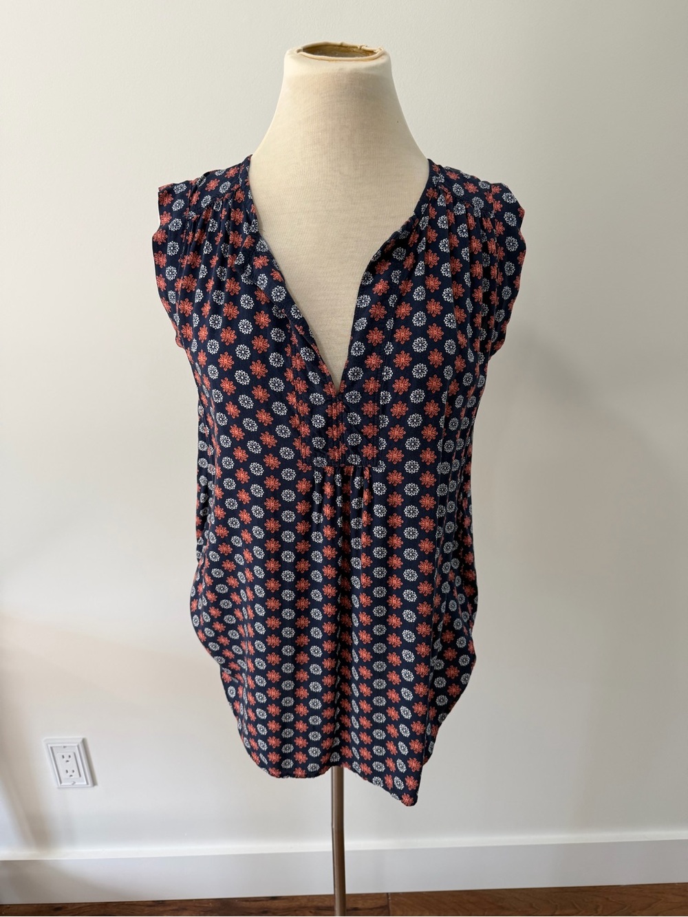 Loft Navy Printed Sleeveless V-Neck Top - Navy / Coral